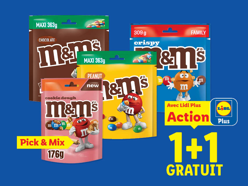 Sachets de dragées chocolatées de différentes variétés avec offre promotionnelle 1+1 gratuit.