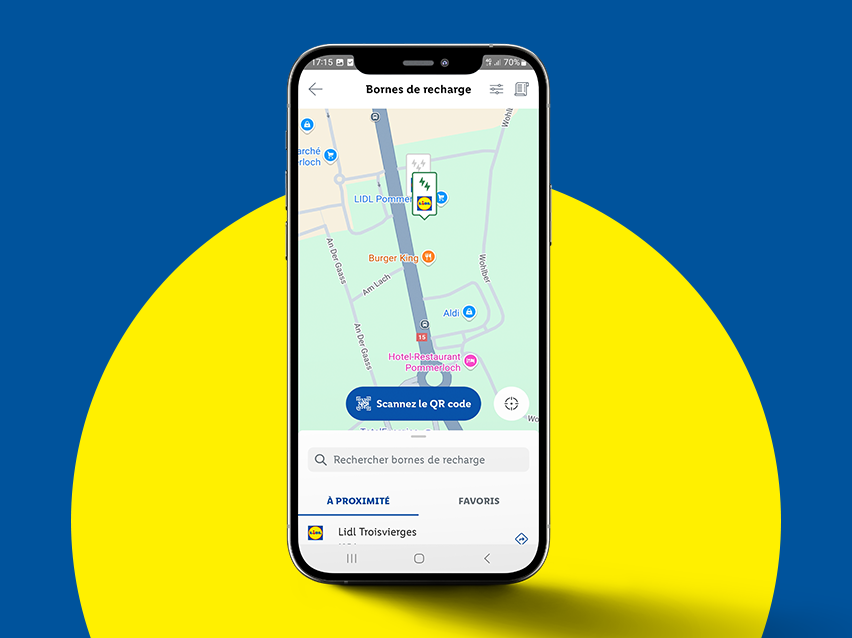 Un smartphone affichant une carte avec des bornes de recharge Lidl, dont une à Lidl Pommerloch.