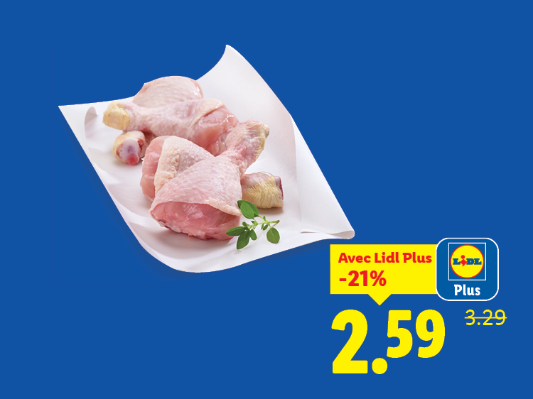 Pilons de poulet crus sur papier blanc avec une réduction de 21% à 2,59€ au lieu de 3,29€.