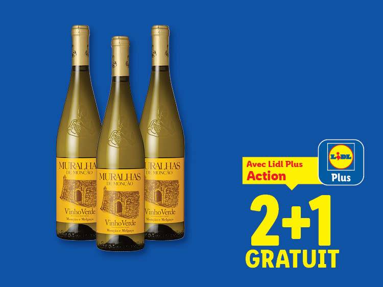 Trois bouteilles de vin blanc avec une offre 2+1 gratuit avec Lidl Plus.