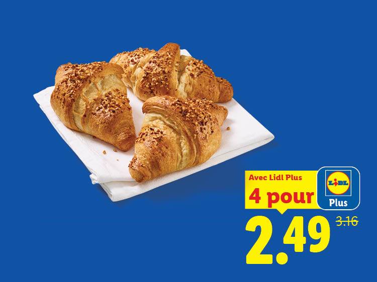Quatre croissants aux amandes sur une serviette blanche, avec une offre spéciale de 4 pour 2,49.