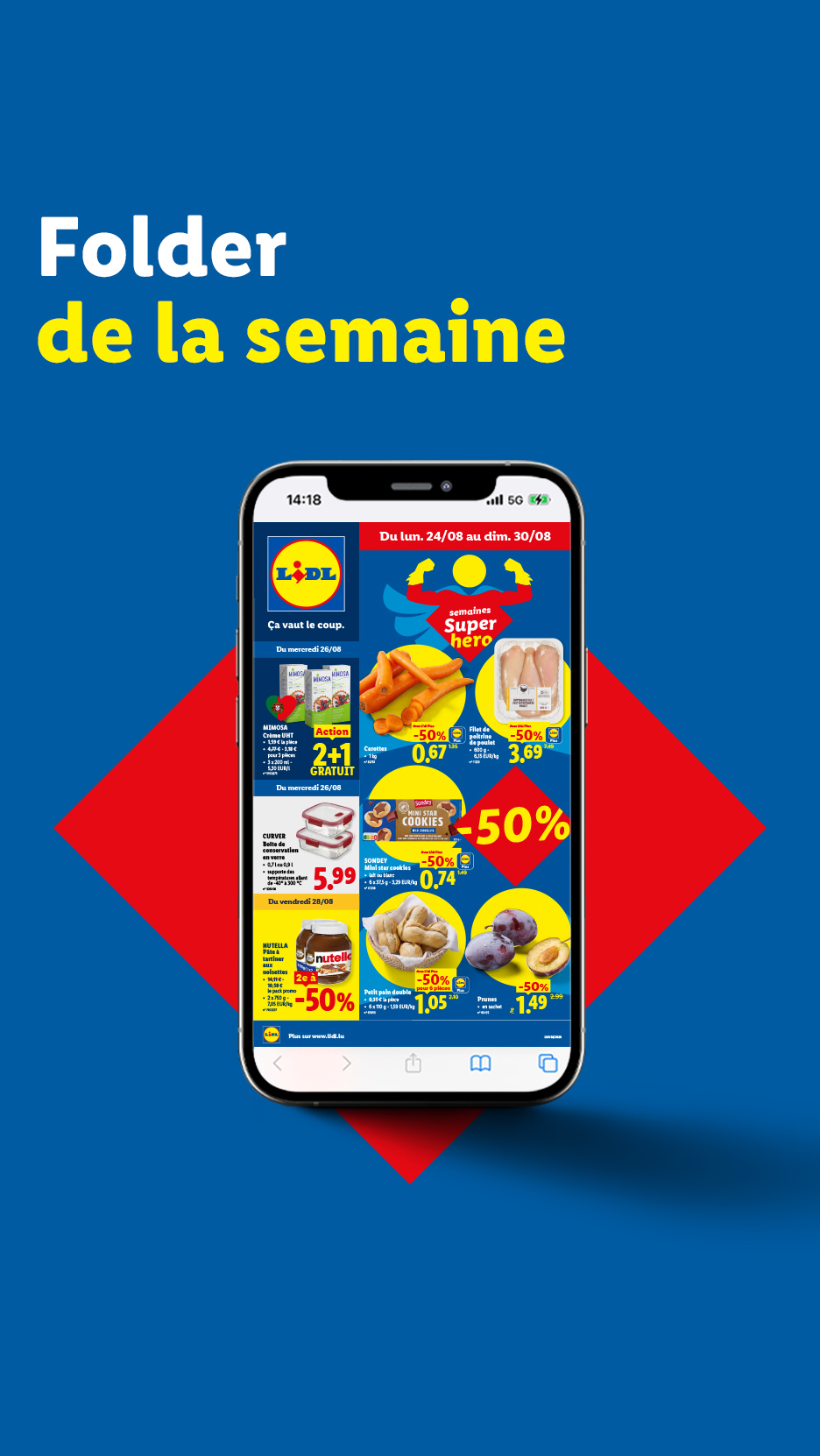 Un téléphone affichant un dépliant de supermarché avec des carottes, des biscuits et des prunes en promotion.