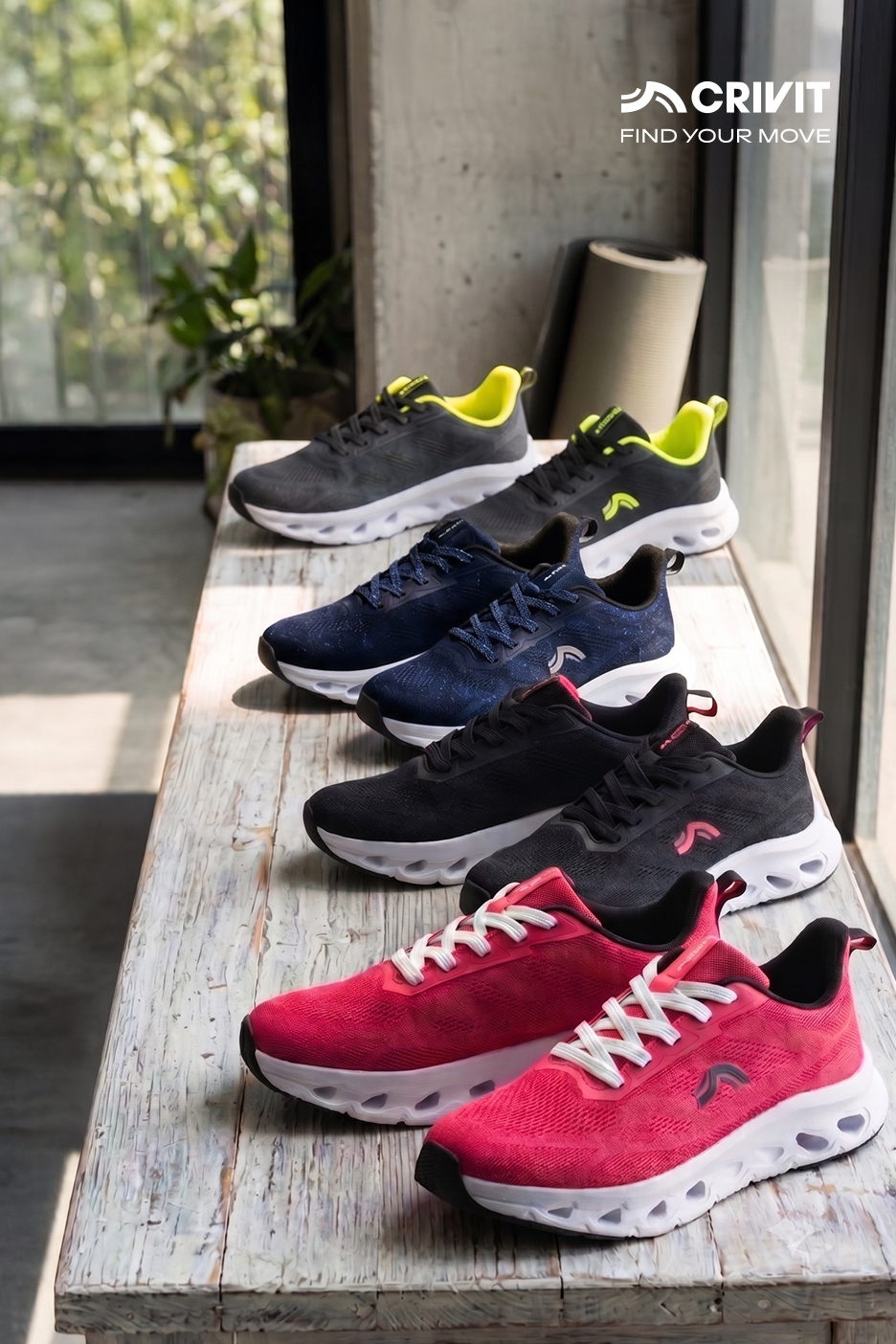 Plusieurs paires de chaussures de sport colorées alignées sur une table en bois, avec un logo 'FIND YOUR MOVE'.