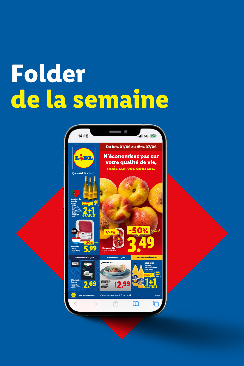Un smartphone affichant un dépliant de supermarché avec des fruits, de la viande et des boissons.